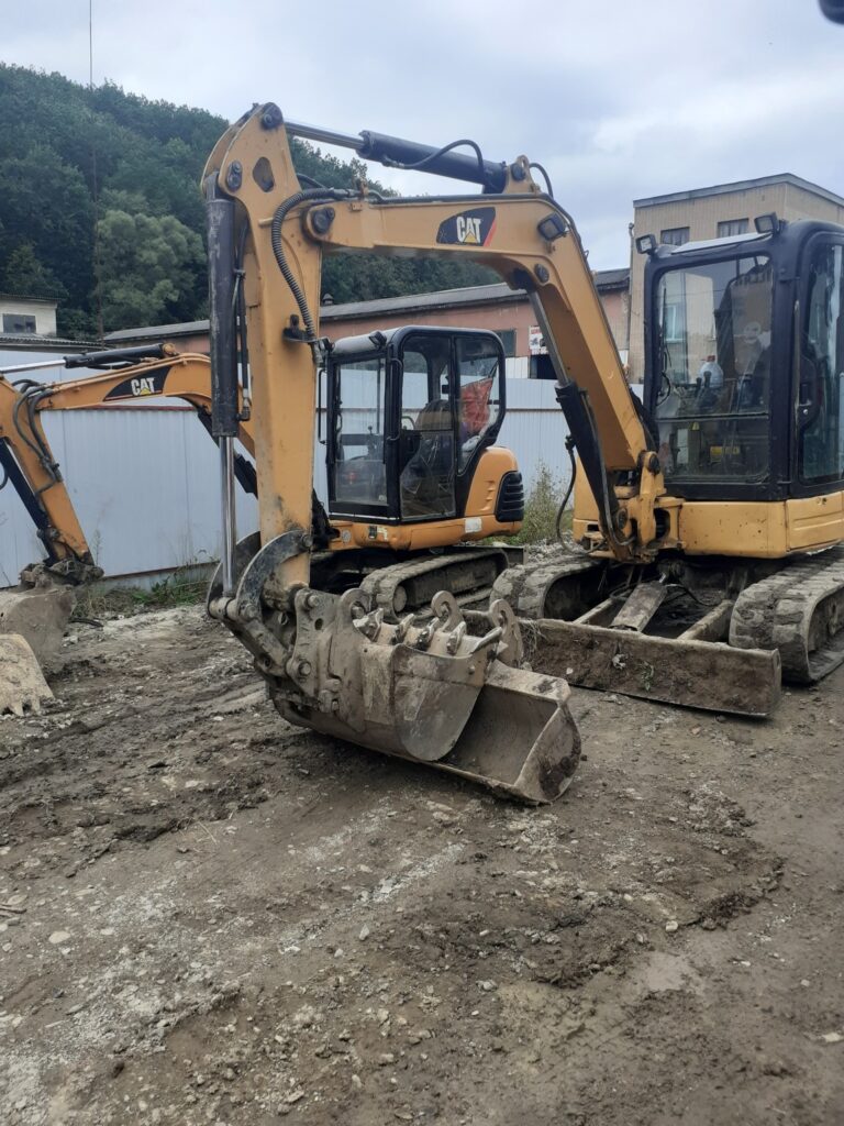 оренда МІНІ екскаватора 3 в 1 Івано-Франківськ обл. замовити міні екскаватор в Івано-Франківську оренда та послуги