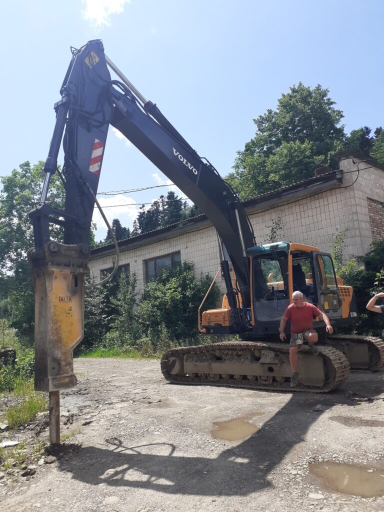 послуги і оренда гідромолота на екскаваторі Франківськ та обл. 500154675 1822209365294818 7699716153735183122 n