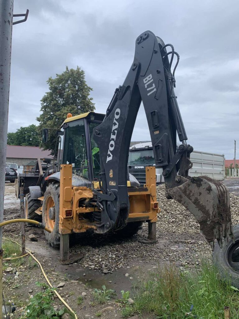 екскаватор навантажувач послуги